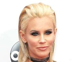 WHAT IS THE ZODIAC SIGN OF JENNY MCCARTHY?